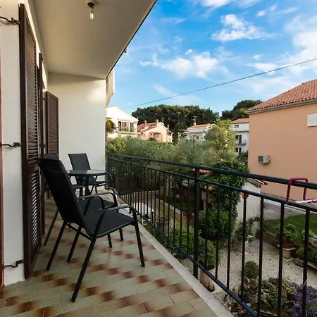 Beautiful Garden By Rent Istria Poreč
