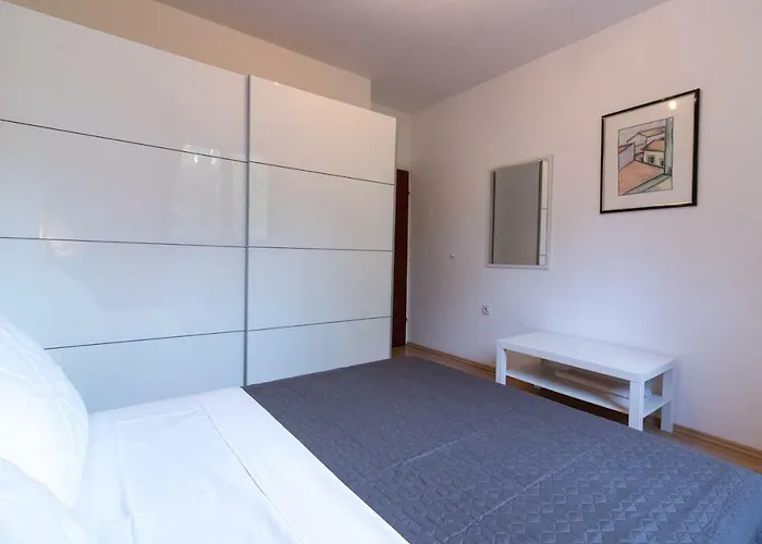 Beautiful Garden By Rent Istria